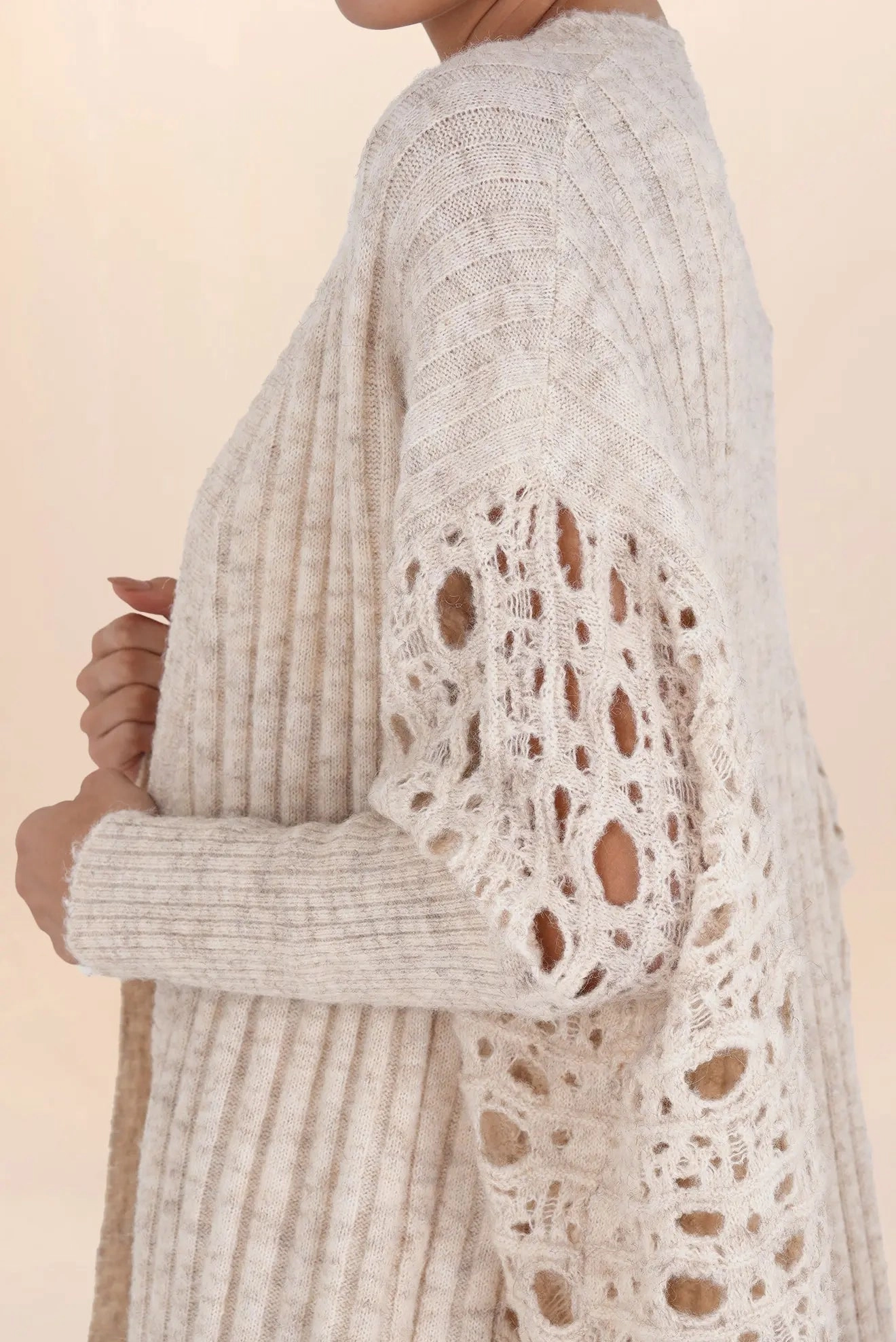 CARDIGAN LARGO CALADO PERLA BEIGE