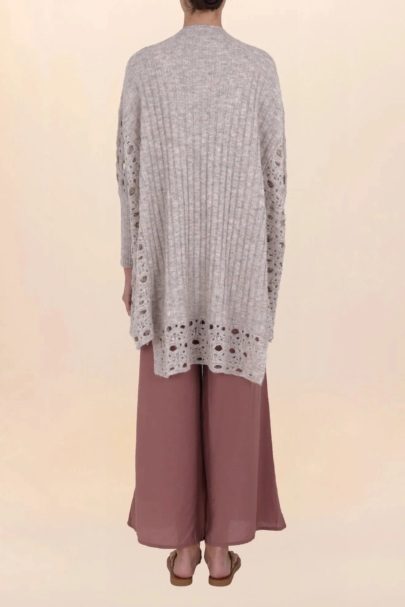 CARDIGAN LARGO CALADO PERLA GREIGE