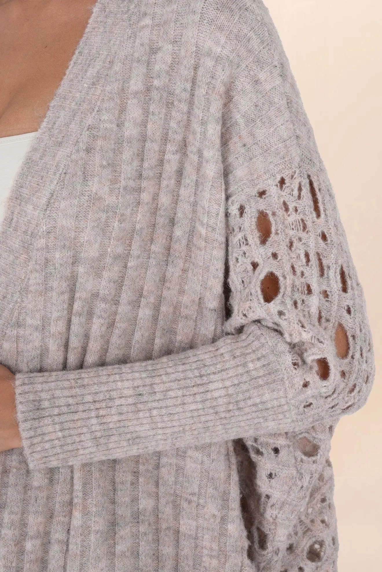 CARDIGAN LARGO CALADO PERLA GREIGE