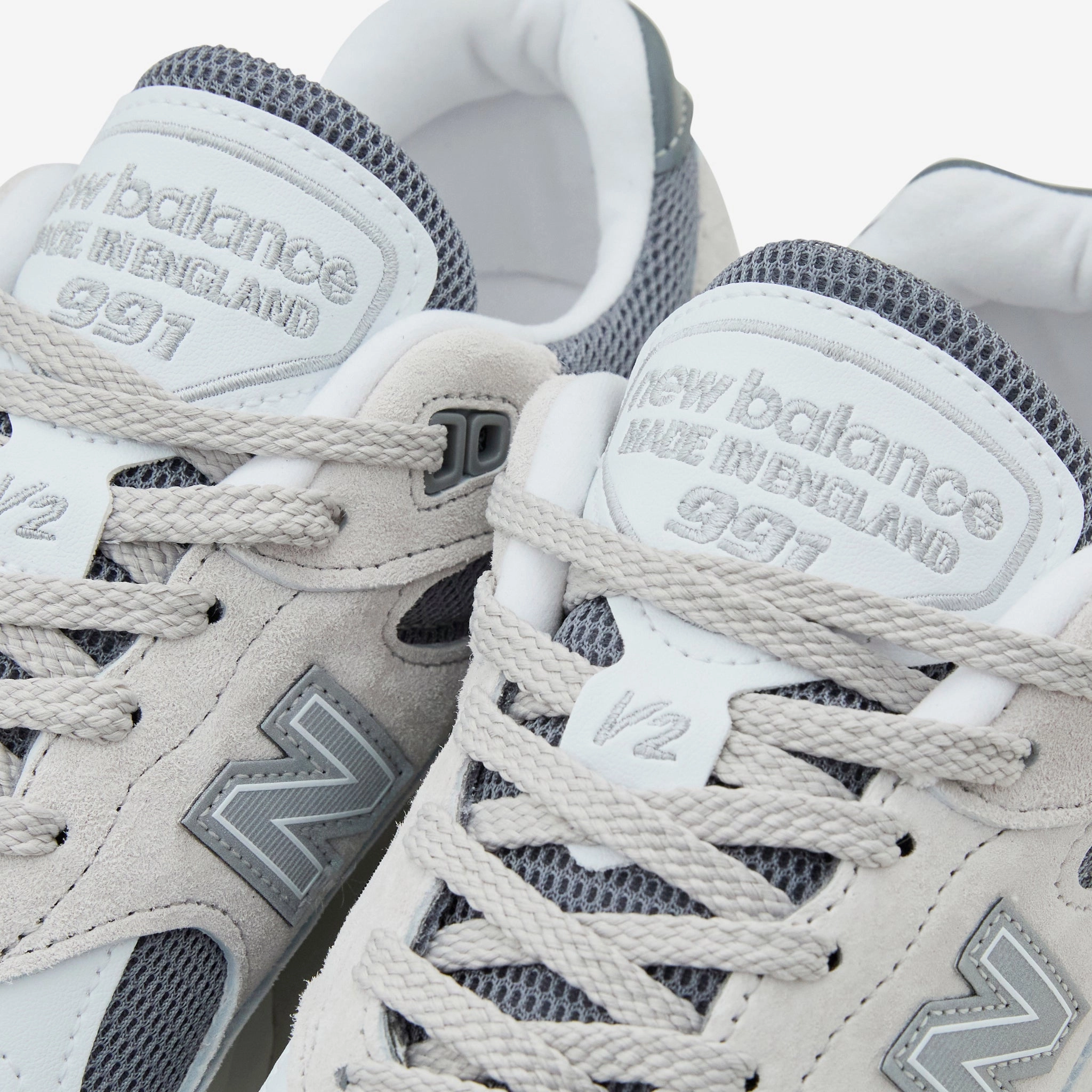 Made in UK 991v2 Nimbus Cloud | Cool Grey | Silver