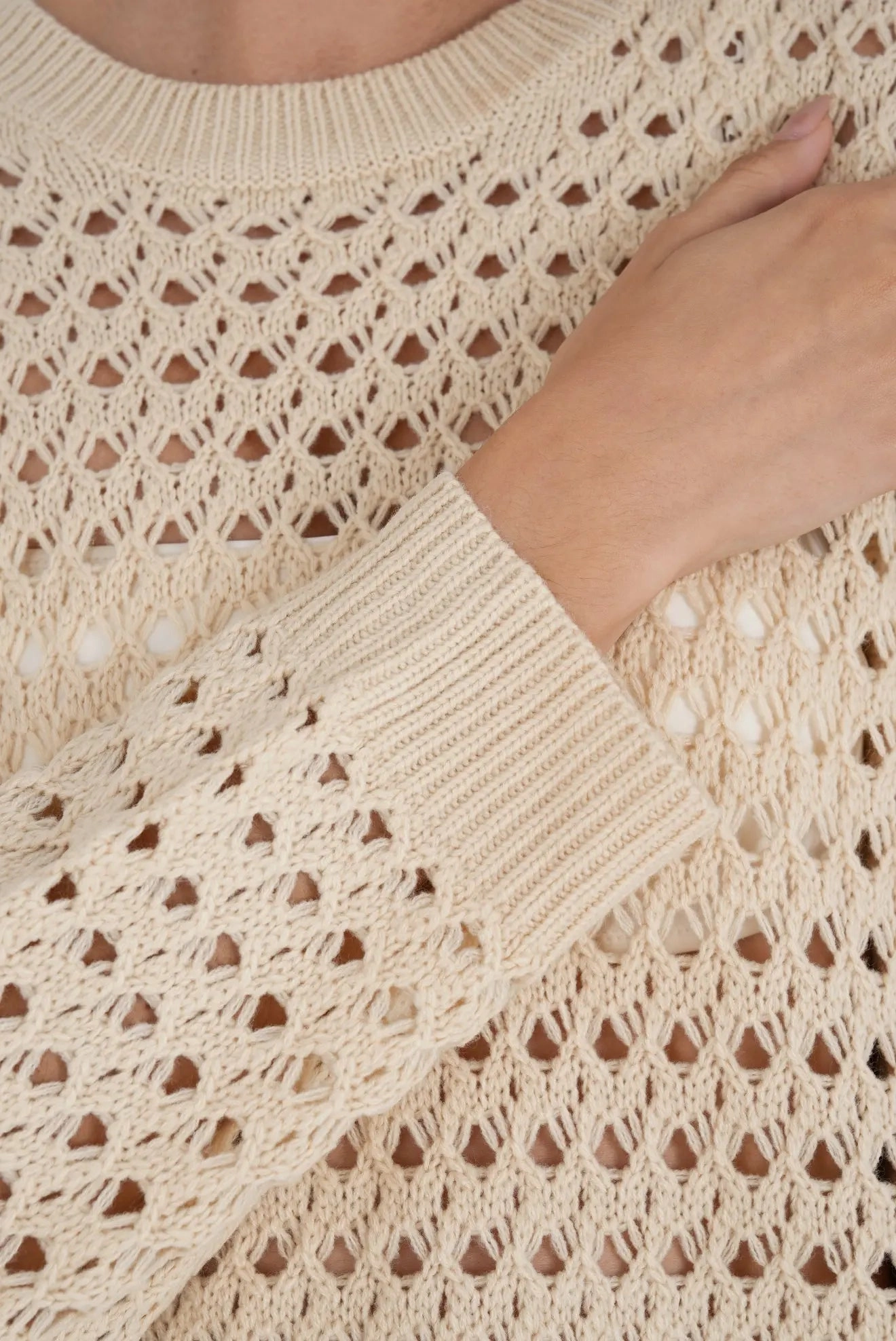 SUÉTER CROP CUELLO REDONDO PERLA IVORY